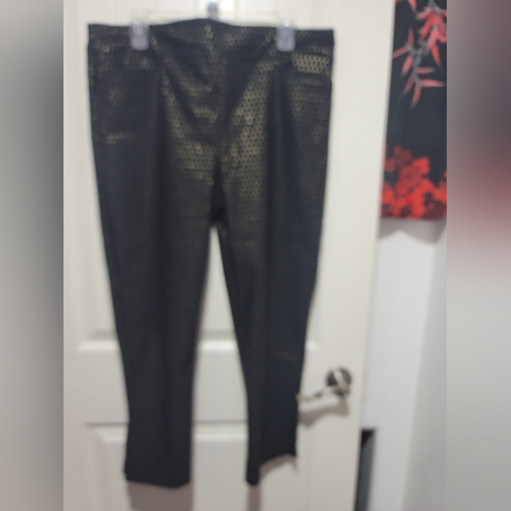 Chicos Capri pant Nwot